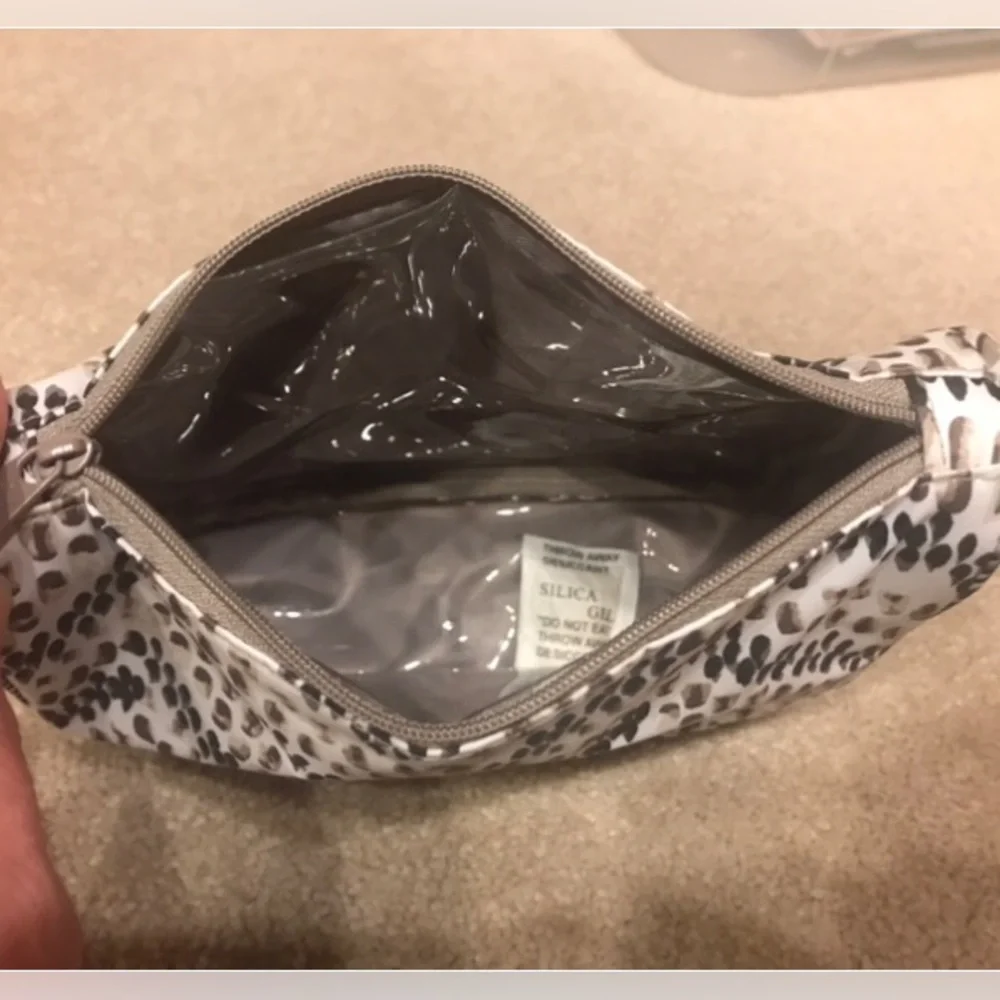 Thirty One Makeup Bag - Picture 2 of 2